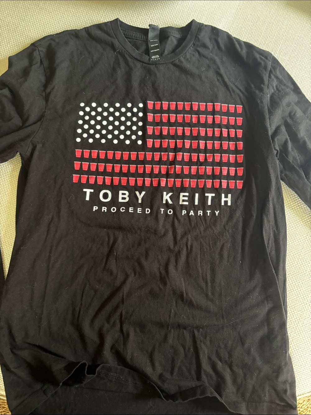 Toby Keith "Proceed to Party" Graphic Tee - Black & Red. Size medium